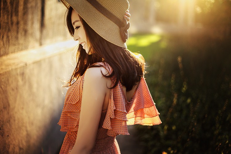 逆光拍摄的唯美人像