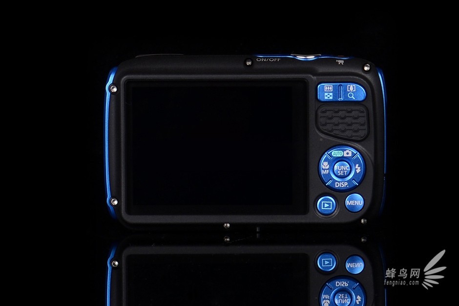 佳能PowerShot D30 背面图