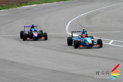 如何使用佳能小三元拍摄动感赛车