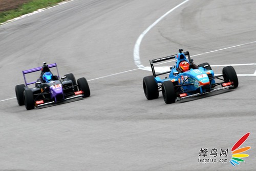 如何使用佳能小三元拍摄动感赛车