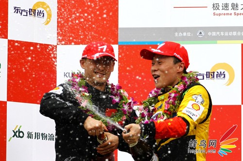 如何拍摄高速赛车 佳能小三元实拍小技巧 如何使用佳能小三元拍摄动感赛车