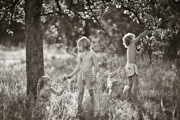 Izabela Urbaniak 夏日快乐的童年黑白摄影8