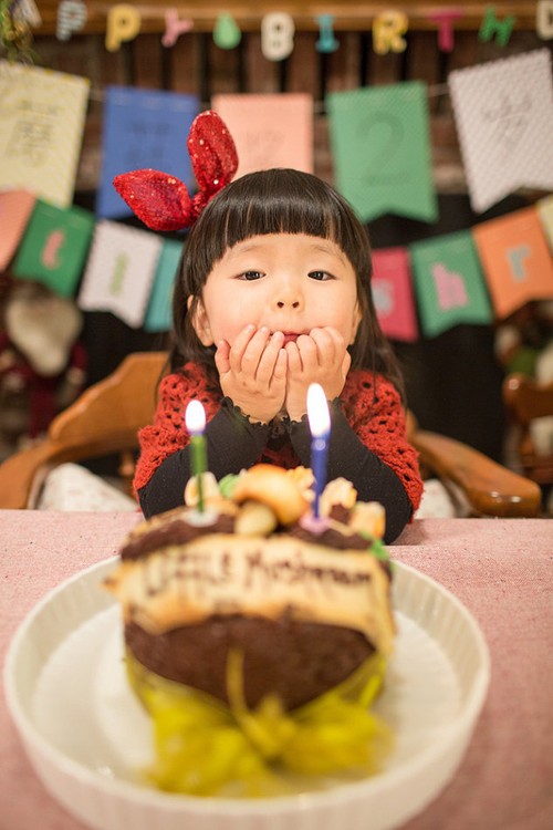 晚间室内灯光环境下的拍摄示例