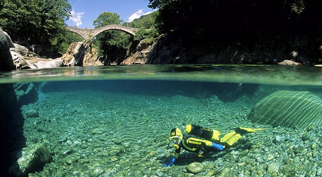 Franco Banfi:模拟鱼视角拍梦幻世界 cc6f114825cd3511.jpg