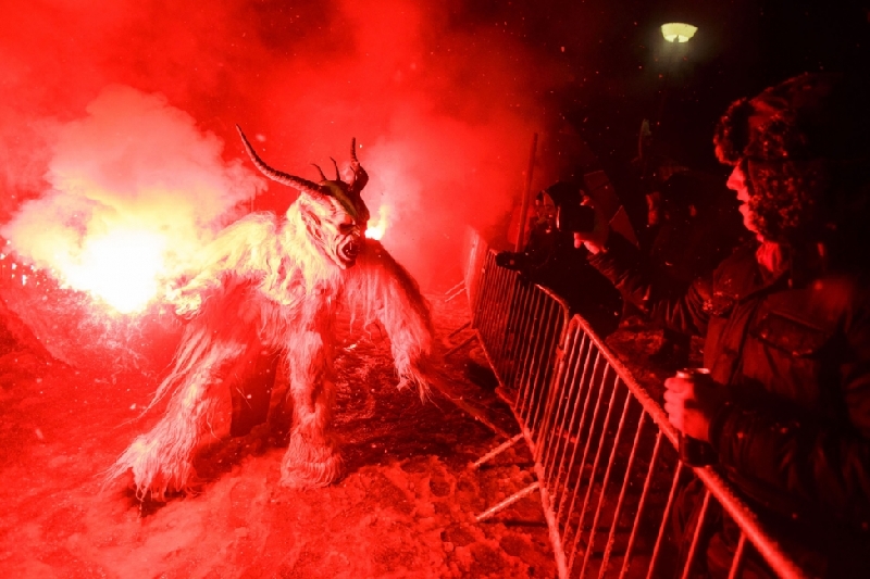 Krampus:惩罚孩子的圣诞老人 146.jpg