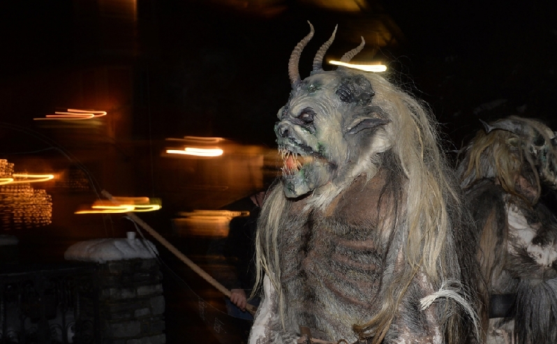 Krampus:惩罚孩子的圣诞老人 410.jpg