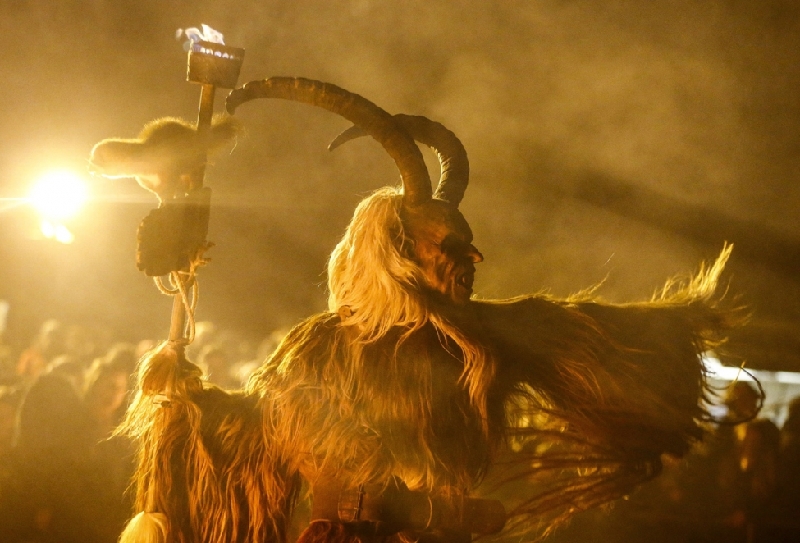 Krampus:惩罚孩子的圣诞老人 65.jpg