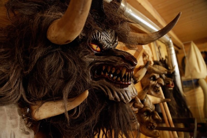 Krampus:惩罚孩子的圣诞老人 105.jpg