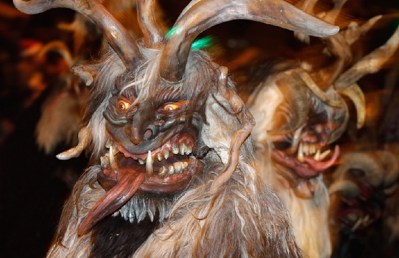 Krampus:惩罚孩子的圣诞老人 135.jpg