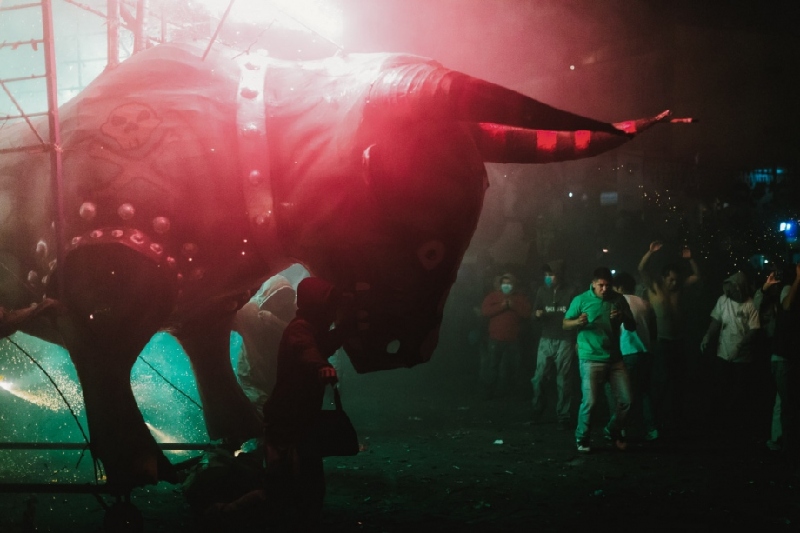 色彩斑斓，墨西哥烟火节