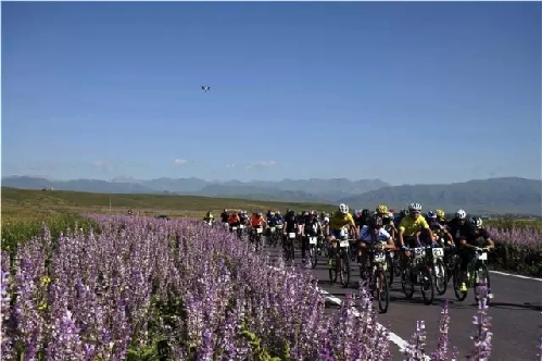 第二届中国新疆?昭苏公路自行车赛圆满落幕