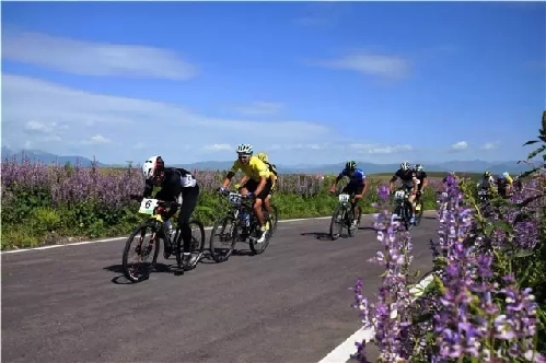 第二届中国新疆?昭苏公路自行车赛圆满落幕