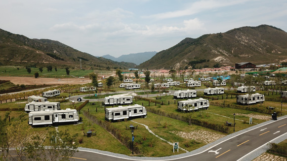 “喜迎党的十九大——航拍中国”活动第三站在海坨山举行 “喜迎党的十九大——航拍中国”活动第三站在海坨山举行