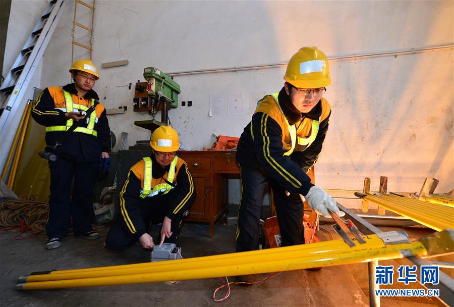 #（社会）（2）春运守护者——秦岭深处的“打冰人”