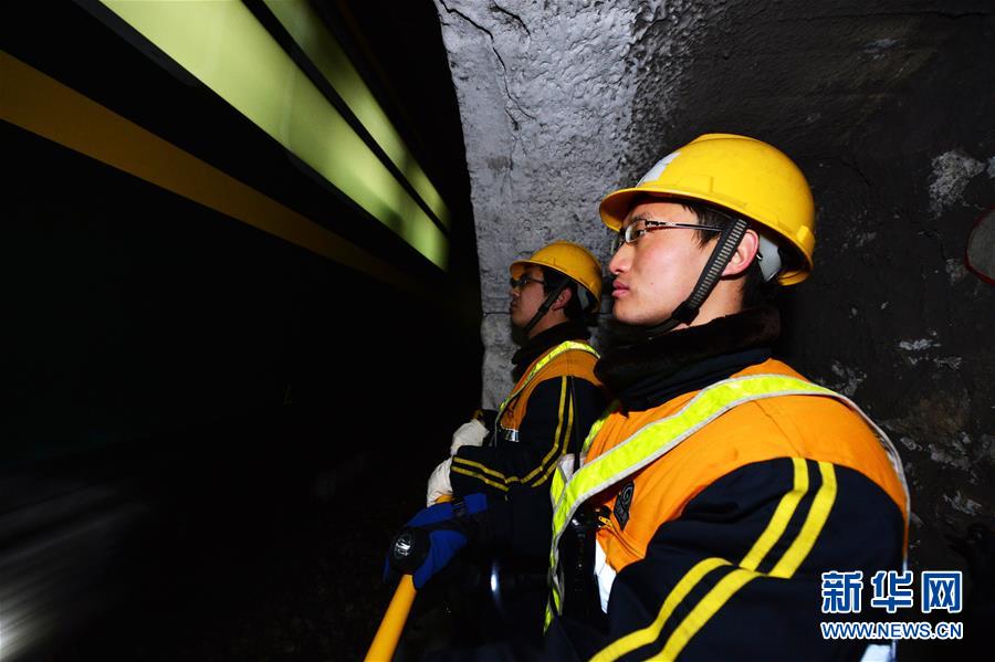 #（社会）（7）春运守护者——秦岭深处的“打冰人”