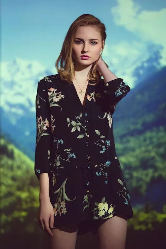 没有高端的造型灯怎么办？不妨试试投影仪吧