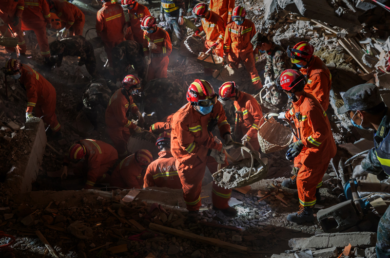 废墟下，母亲打来求救电话