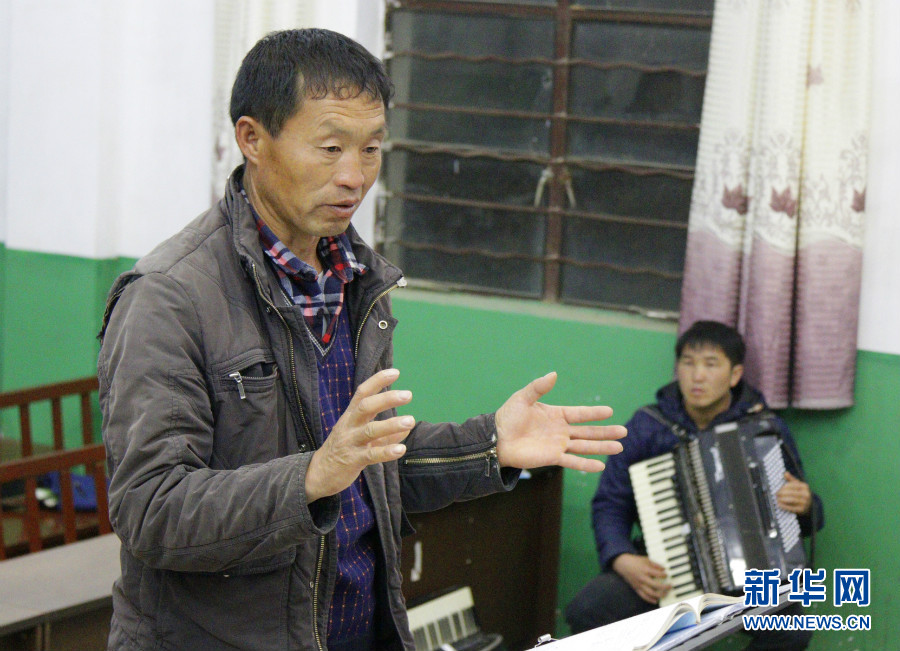 “拿起锄头干活，放下锄头唱歌”——他们从田间地头唱到国际舞台