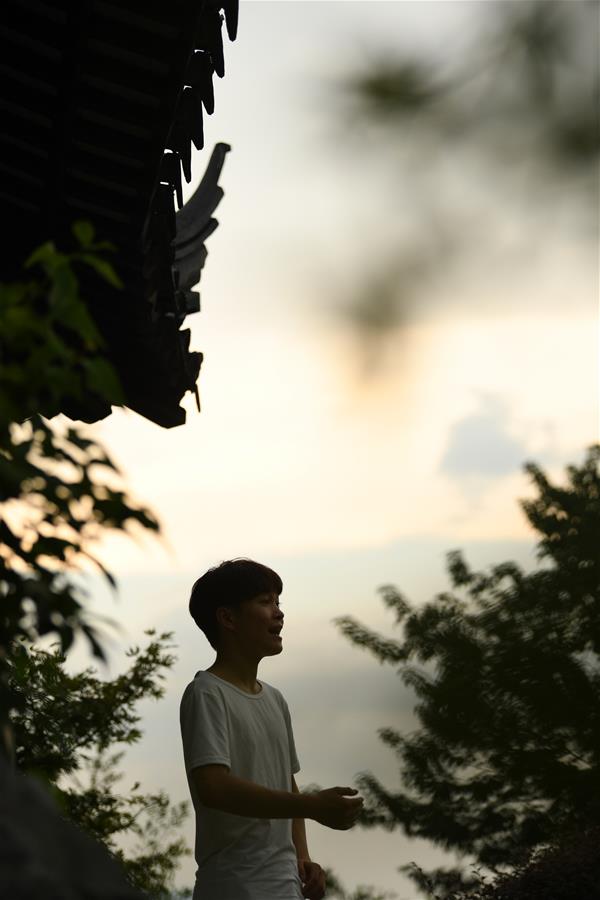 （图片故事）（10）矢志追梦：越剧学校里的唯一男小生