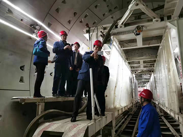 中国新闻摄影学会釆访小分队走进北京地铁19号线施工现场 中国新闻摄影学会釆访小分队走进北京地铁19号线施工现场