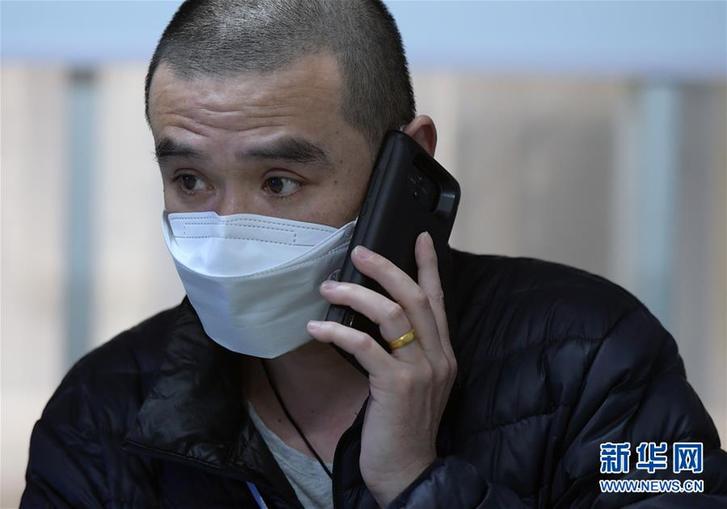 （聚焦疫情防控·图片故事）（8）奔忙在武汉雷神山医院的“摆渡人”