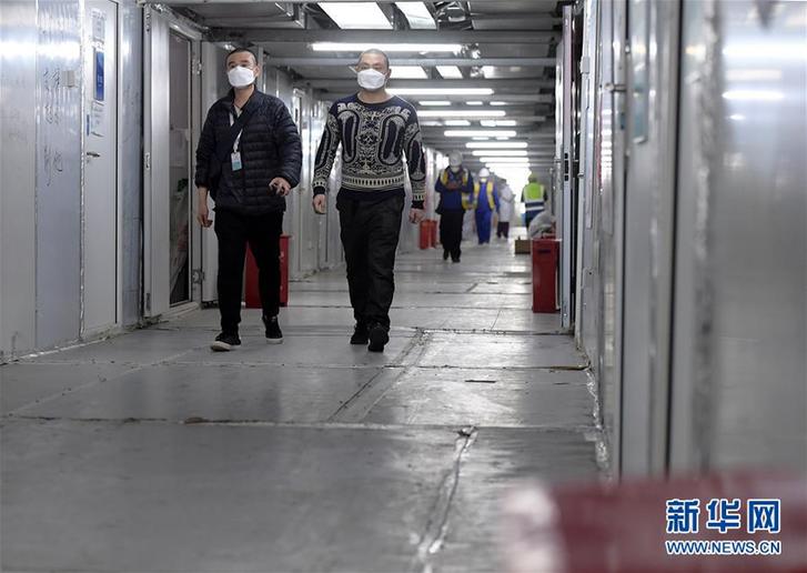 （聚焦疫情防控·图片故事）（16）奔忙在武汉雷神山医院的“摆渡人”