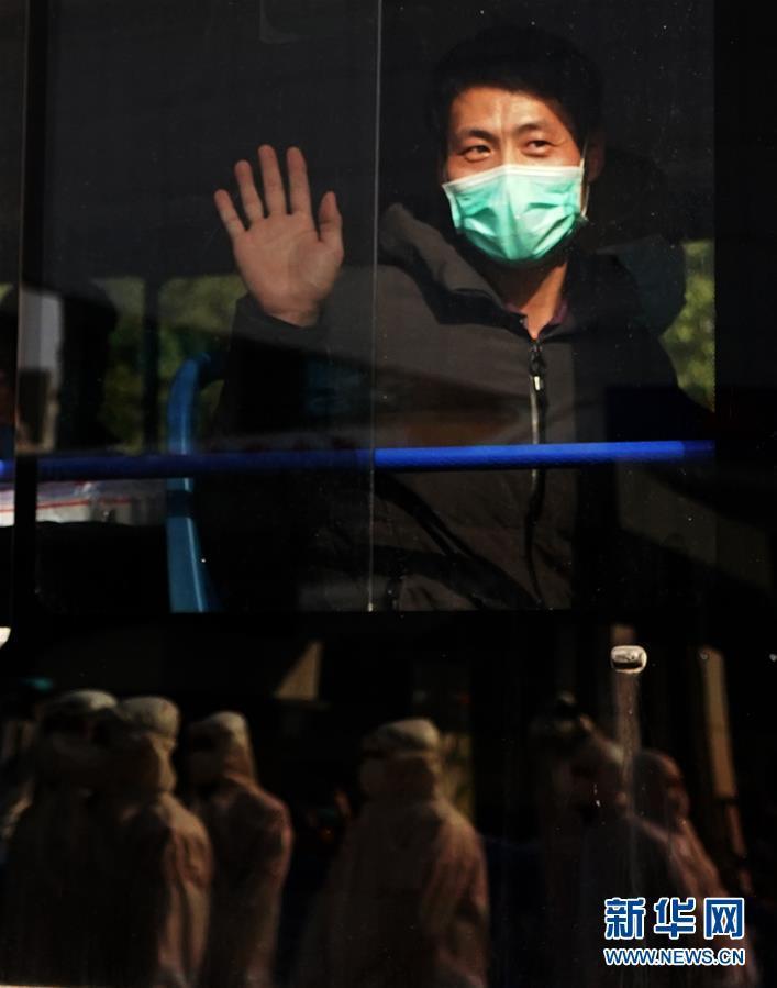 （聚焦疫情防控）（13）出舱了！