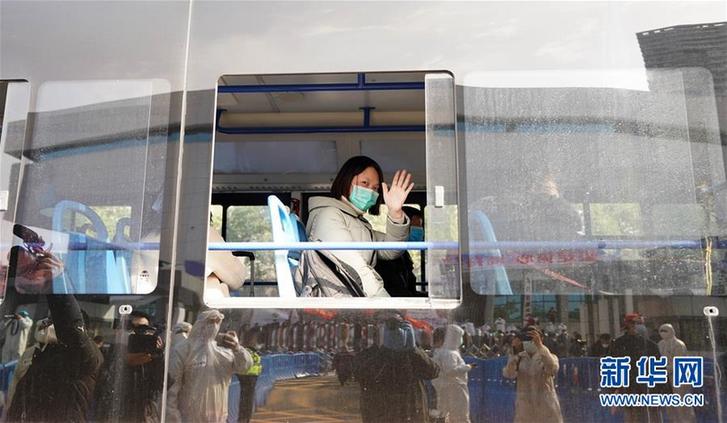 （聚焦疫情防控）（8）出舱了！
