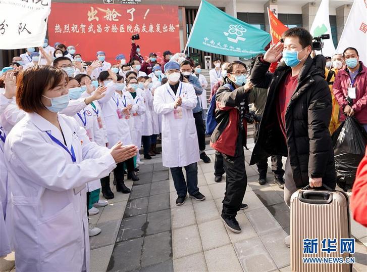 （聚焦疫情防控）（11）出舱了！