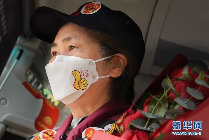 （聚焦疫情防控）（5）李兰娟院士医疗队返程