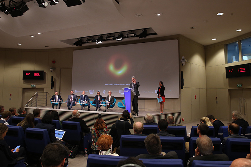 BLACK HOLE-FIRST IMAGE 人类首次“看见”黑洞 BLACK HOLE-FIRST IMAGE 人类首次“看见”黑洞