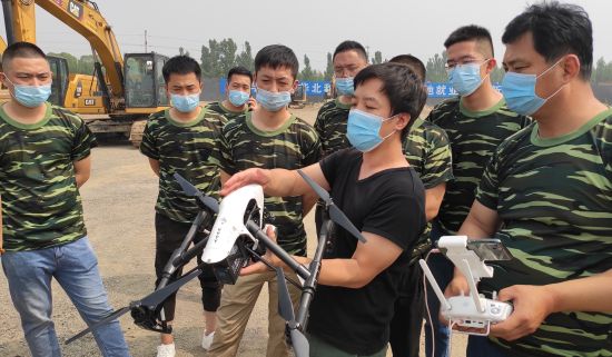 支持雄安技能培训 首期退役军人学无人机驾驶 支持雄安技能培训 首期退役军人学无人机驾驶