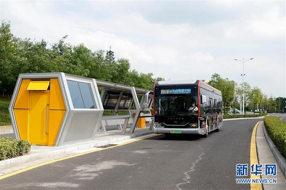自动驾驶公交亮相郑州 (经济)(1)自动驾驶公交亮相郑州