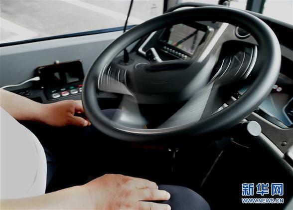 自动驾驶公交亮相郑州 (经济)(3)自动驾驶公交亮相郑州