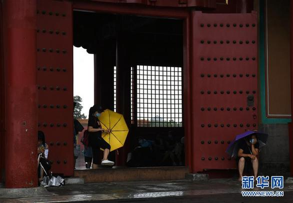 （社会）（4）故宫雨中游