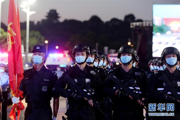（图文互动）（1）武汉启动“夜间大巡控”服务疫后重振