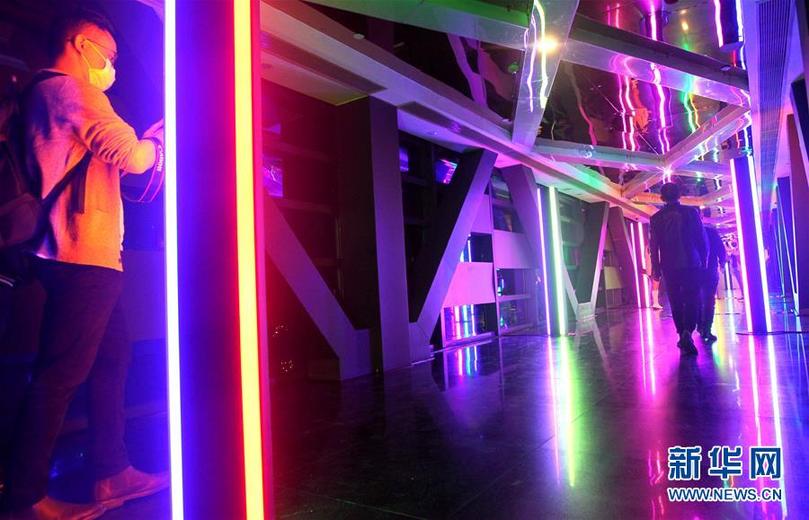 （社会）（4）“光影上?！?璀璨缤纷