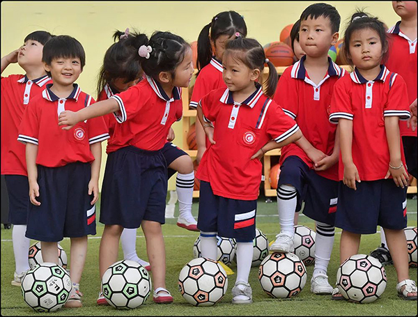 “生活在日照就是幸?！毙挛派阌白髌废殖∑姥〗峁蚁?  border=