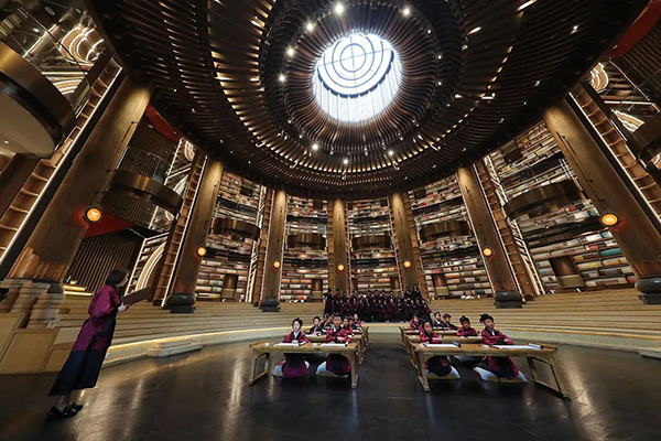 “生活在日照就是幸?！毙挛派阌白髌废殖∑姥〗峁蚁?  border=