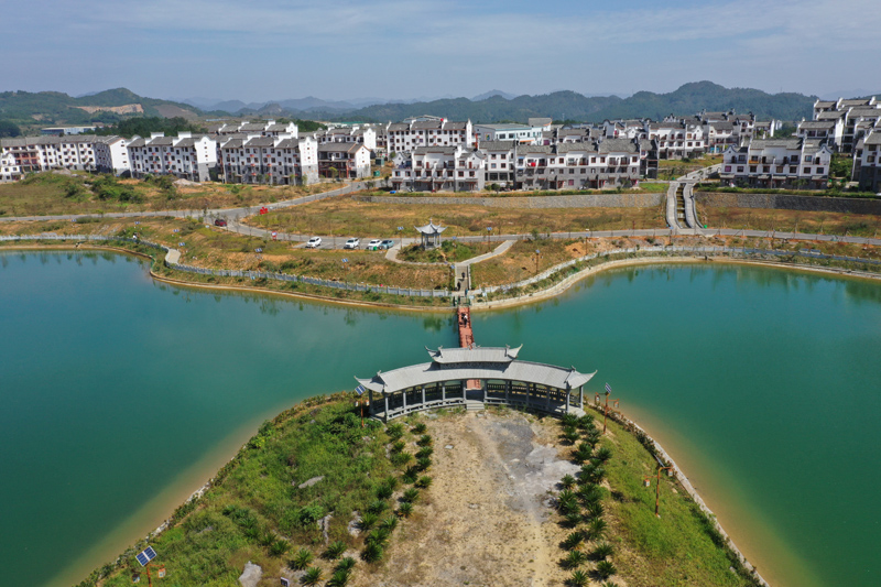 56个民族一起奔小康