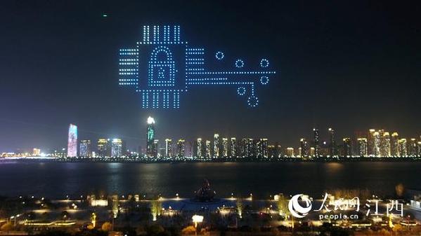 传递网络安全常识 500架无人机赣江上空摆造型 传递网络安全常识 500架无人机赣江上空摆造型