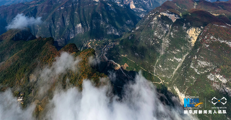 初冬下庄 多彩天路