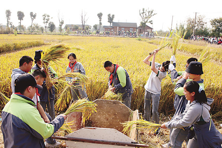 用光影留存时代的“变”与“不变”——记摄影家王玉华 1656384304922606.jpg