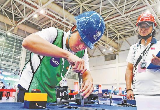 福建省首届无人机操作员技能大赛在福州举行 福建省首届无人机操作员技能大赛在福州举行