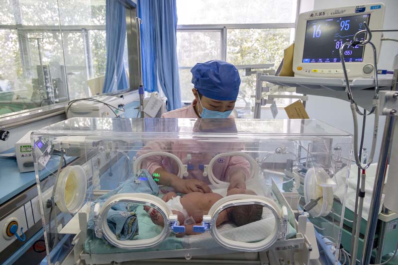 江苏泰州:坚守岗位过除夕 江苏泰州:坚守岗位过除夕