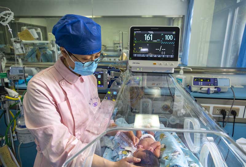 江苏泰州:坚守岗位过除夕 江苏泰州:坚守岗位过除夕