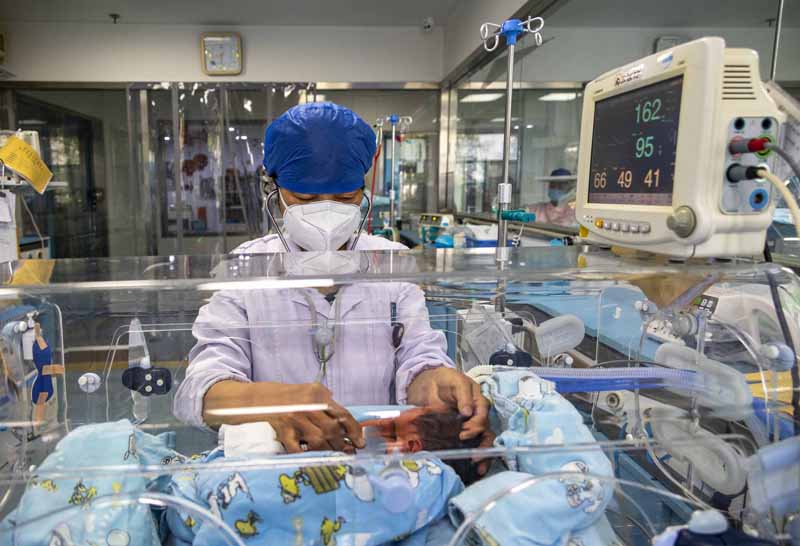 江苏泰州:坚守岗位过除夕 江苏泰州:坚守岗位过除夕