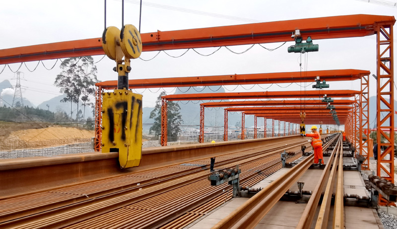 除夕，他们奋战在贵南高铁建设工地