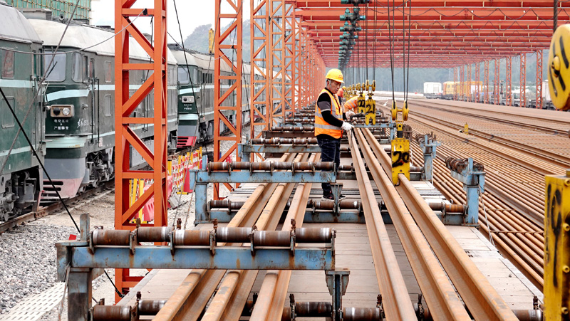 除夕，他们奋战在贵南高铁建设工地