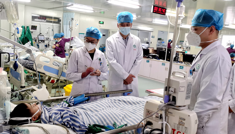 坚守岗位的白衣天使 坚守岗位的白衣天使